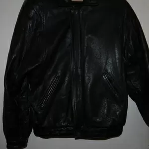 Продаётся кожаная мужская куртка. размер М